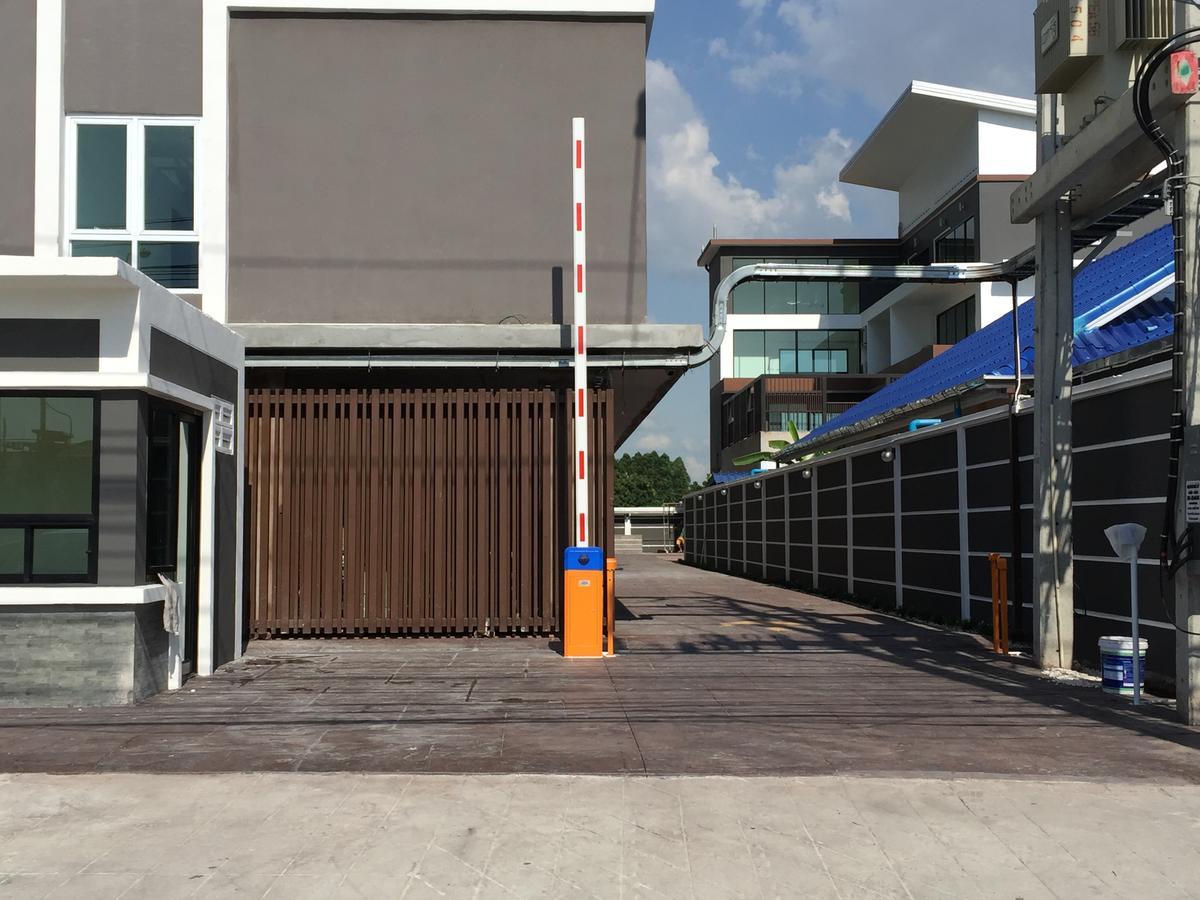 Aparthotel Modernbright Laemchabang Bang Lamung Exterior foto