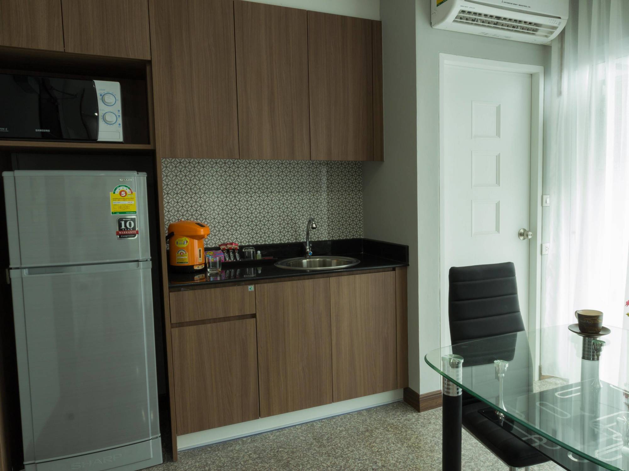 Aparthotel Modernbright Laemchabang Bang Lamung Exterior foto