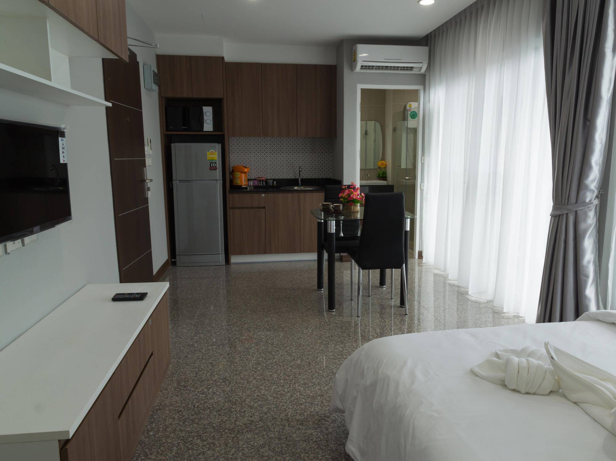 Aparthotel Modernbright Laemchabang Bang Lamung Exterior foto
