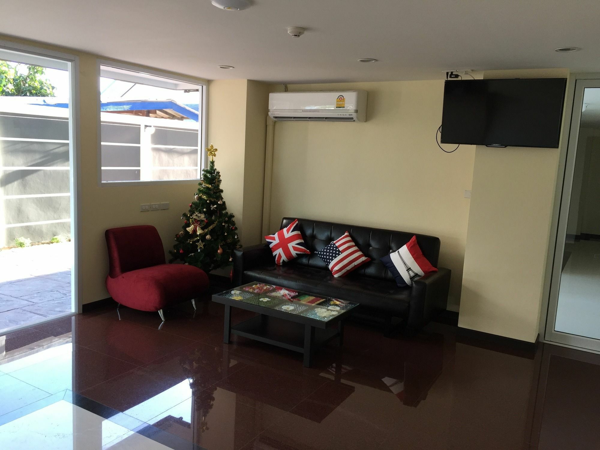 Aparthotel Modernbright Laemchabang Bang Lamung Exterior foto
