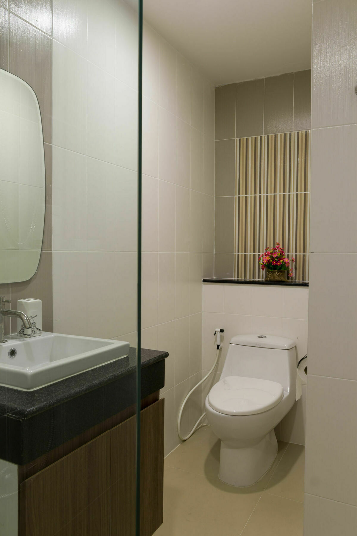 Aparthotel Modernbright Laemchabang Bang Lamung Exterior foto
